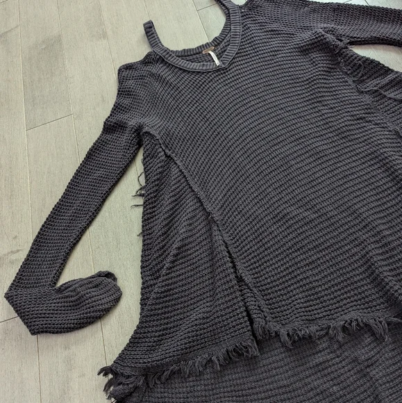 Free People Black cold shoulder slouchy sweater tunic size XS - Picture 8 of 13